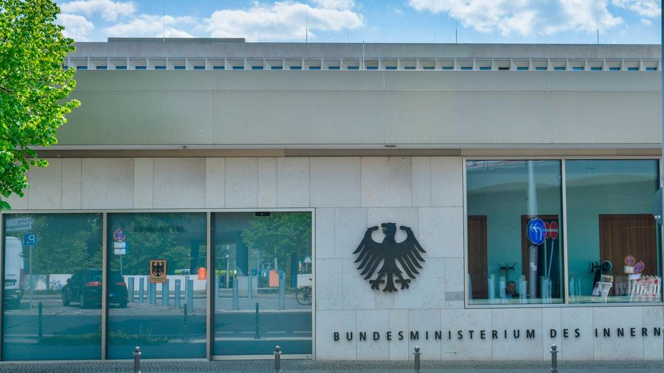 Eine Außenansicht des Bundesinnenministeriums in Berlin