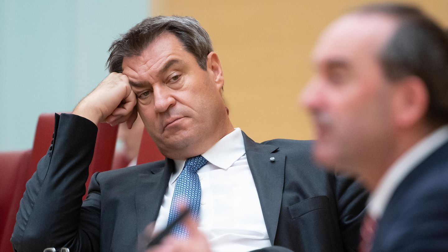 Markus Söder (CSU) und Hubert Aiwanger (Freie Wähler) im Münchener Landtag