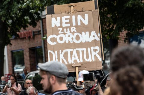"Querdenker"-Demo Berlin: 49-Jähriger kollabiert und stirbt.