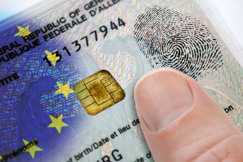 Ab dem 02.08.2021 ist der Fingerabdruck auf dem Personalausweis Pflicht.