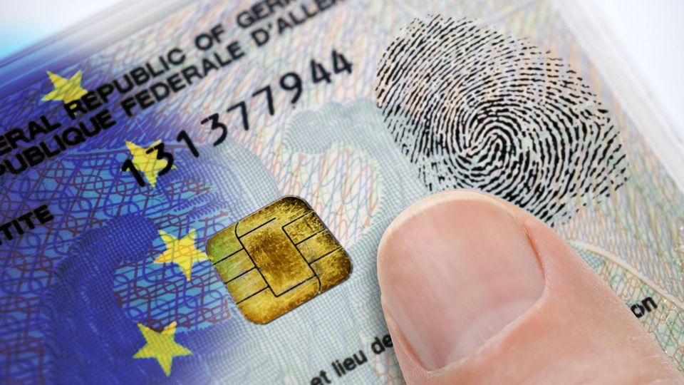 Ab dem 02.08.2021 ist der Fingerabdruck auf dem Personalausweis Pflicht.