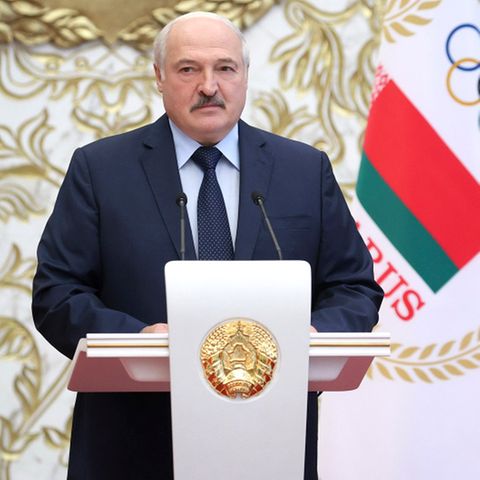 Belarus, Minsk: Alexander Lukaschenko spricht  zu Mitgliedern der belarussischen Olympiamannschaft