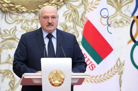 Belarus, Minsk: Alexander Lukaschenko spricht  zu Mitgliedern der belarussischen Olympiamannschaft