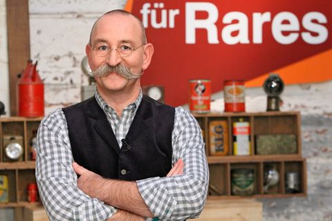 Horst Lichter steht im Studio von Bares für Rares in Pulhem