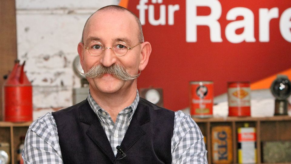 Horst Lichter steht im Studio von Bares für Rares in Pulhem