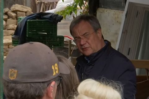 Video: Flutkatastrophe: Laschet verspricht schnelle Hilfe