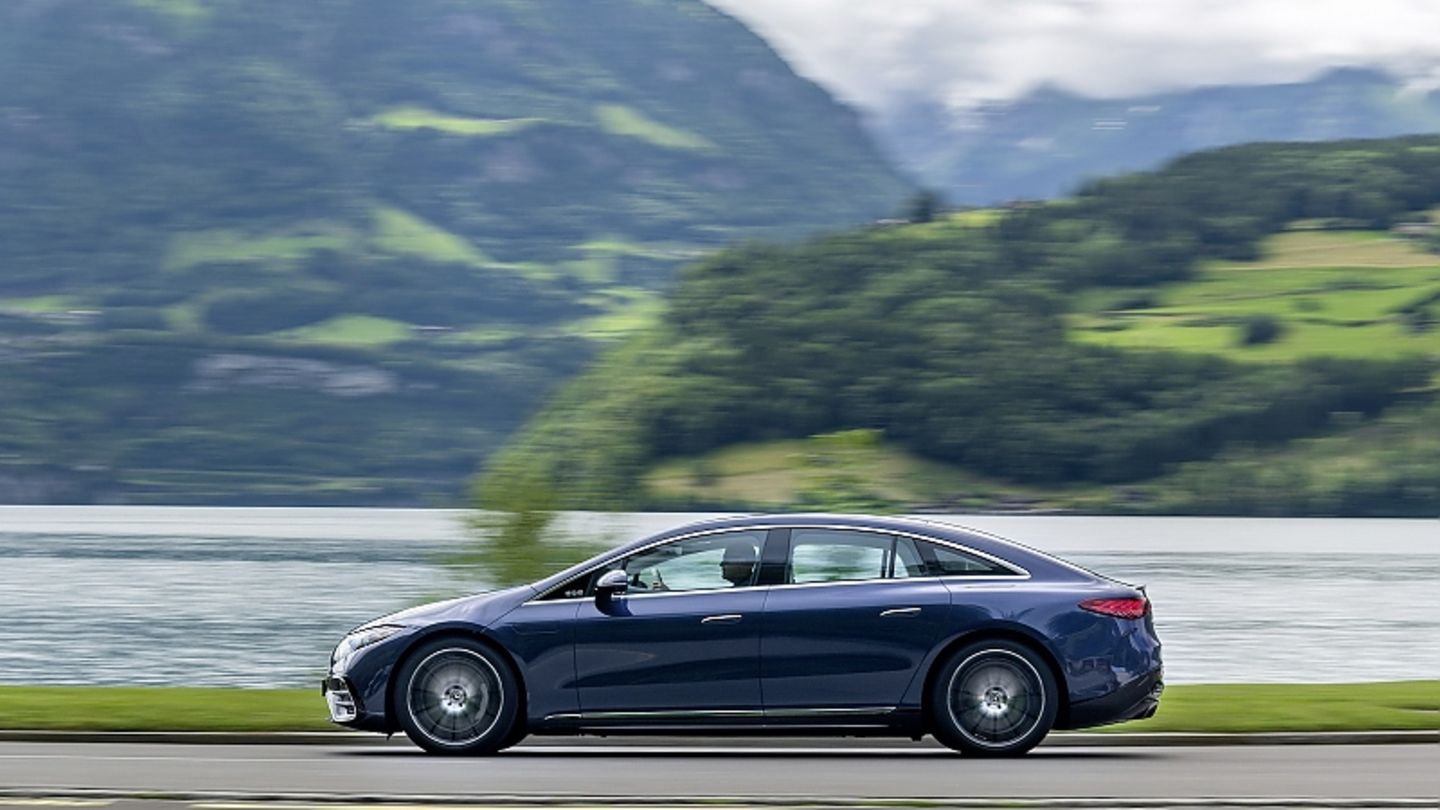 Mercedes EQS 450+: Less is enough