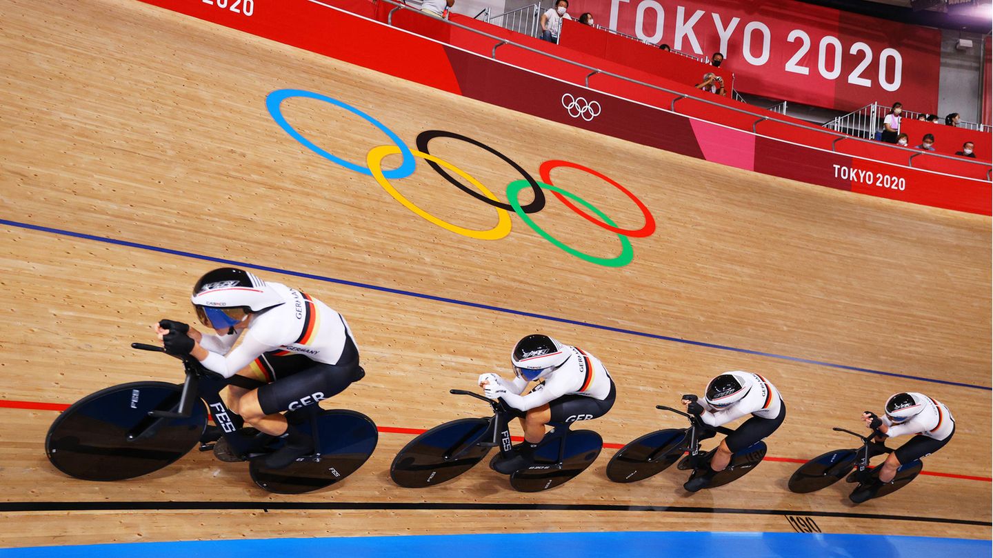 Deutscher Bahnrad-Vierer der Frauen fährt in Tokio zu Gold