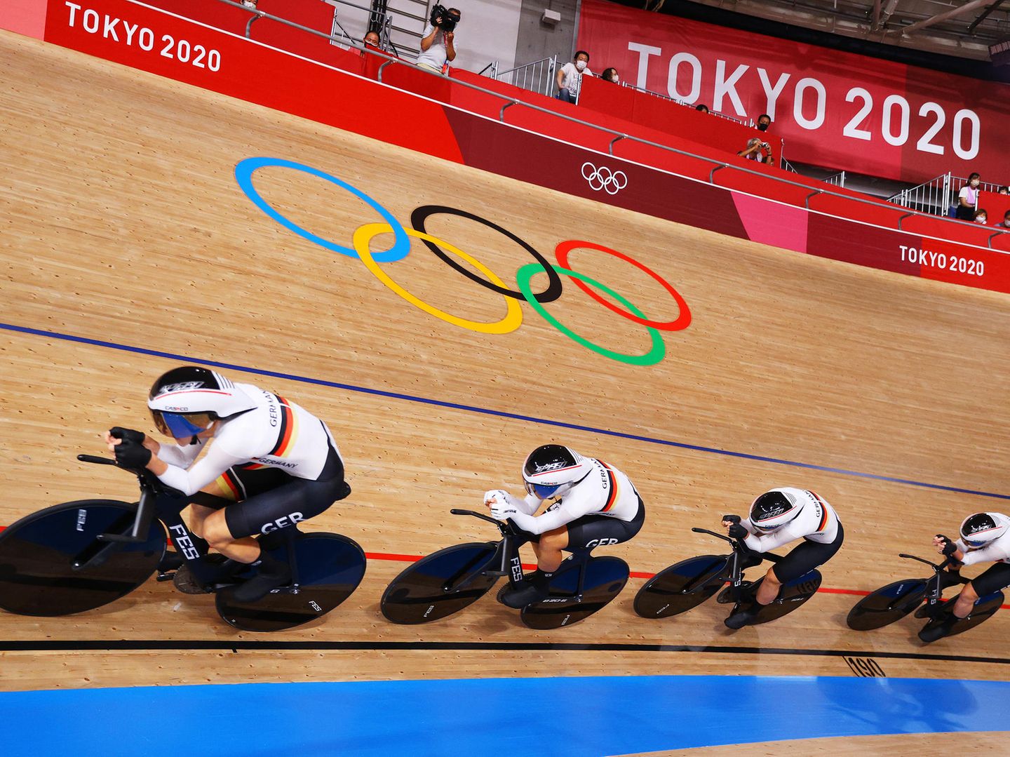 Olympia: Gold in Weltrekordzeit fr deutschen Bahnrad-Vier der Frauen |  STERN.de