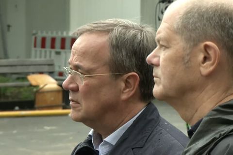Video: Scholz und Laschet sagen Bund-Länder-Hilfen für Flutopfer zu