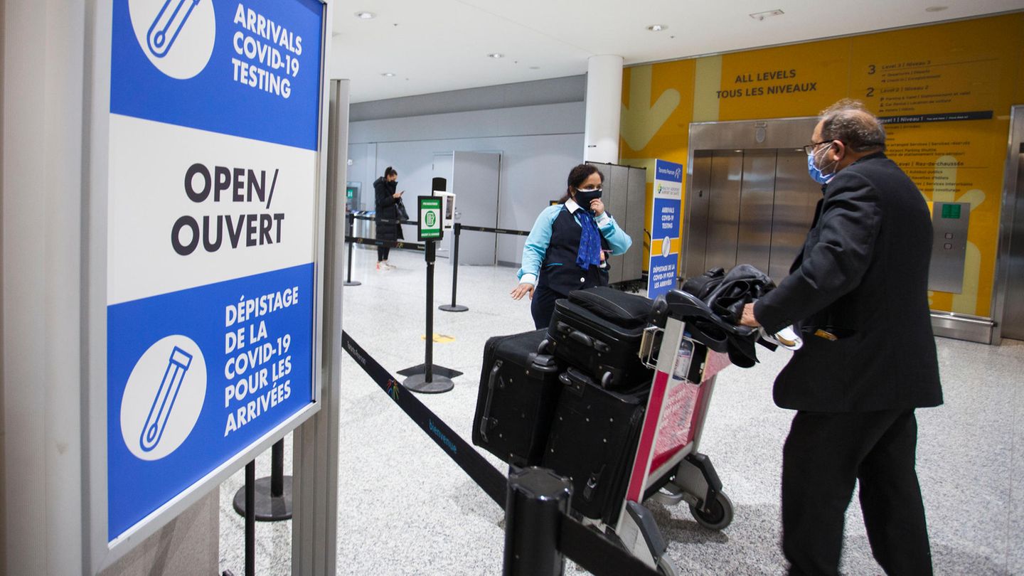 Corona-Teststation am Flughafen in Toronto