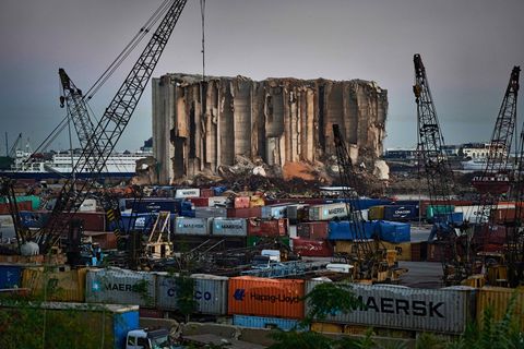 Die Ruine des Getreidesilos im Hafen von Beirut