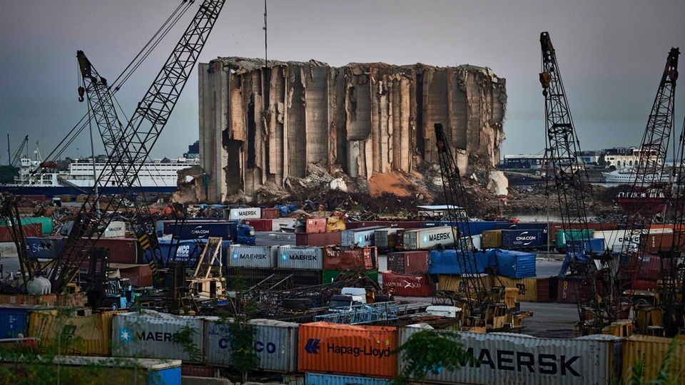 Die Ruine des Getreidesilos im Hafen von Beirut