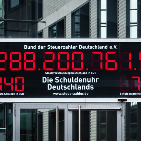 Die Schuldenuhr vom Bund der Steuerzahler Deutschland e.V. in Berlin. Foto vom 19. Juli 2021.