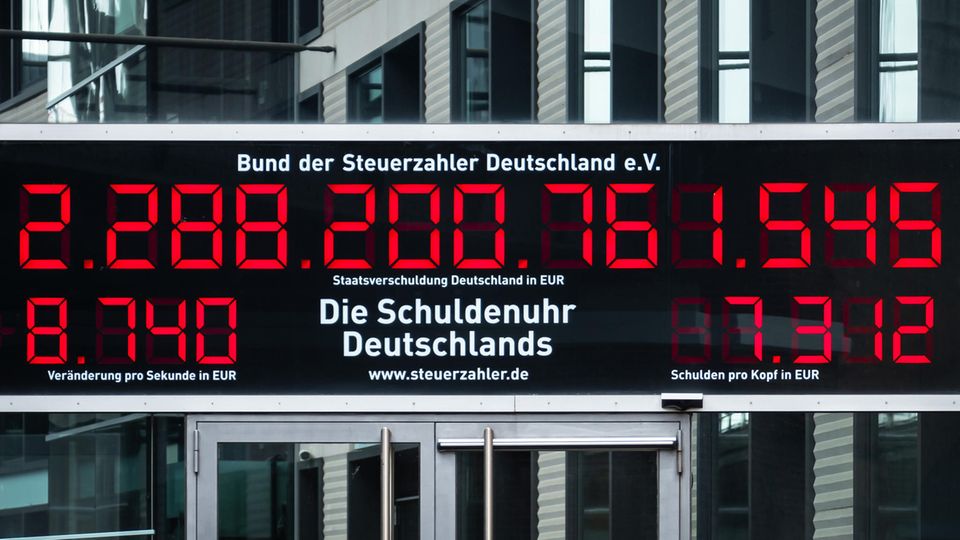 Die Schuldenuhr vom Bund der Steuerzahler Deutschland e.V. in Berlin. Foto vom 19. Juli 2021.