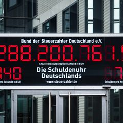 Die Schuldenuhr vom Bund der Steuerzahler Deutschland e.V. in Berlin. Foto vom 19. Juli 2021.