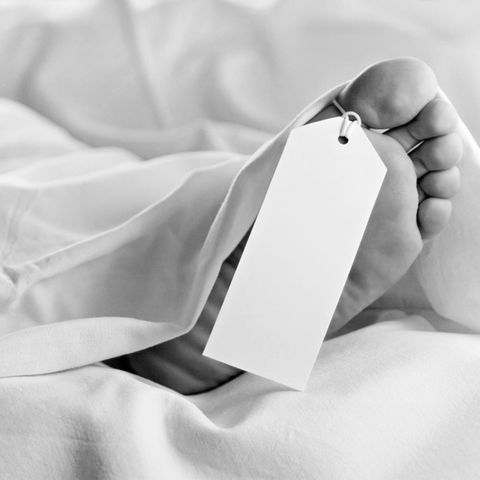 Fuß mit leerem Namensschild