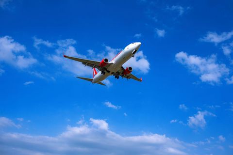 Eine Boing 737-800 aus der Türkei im Landeanflug auf Deutschland.