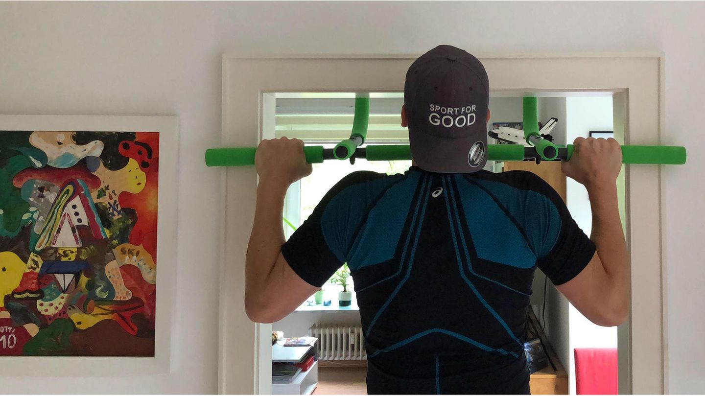 Pull-up bars put to the test: three models put to the test