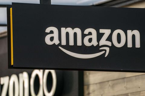 Ein Ladenschild von Amazon