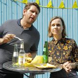 Auch Lars (Sebastian Schwarz) und Anita (Nadja Becker) gehören zu der Elterninitiative. Doch bei ihnen ist der Wunsch Vater des Gedankens. Denn sie haben noch kein Kind. Mehr noch: Anita ist nicht einmal schwanger.