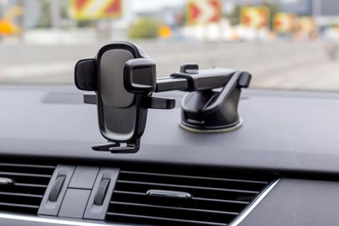 Handyhalterung im Auto