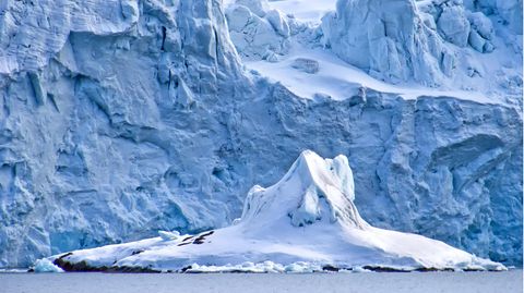 Schmelzendes Eis in der Arktis gilt als einer der Kipppunkte im Klimasystem.