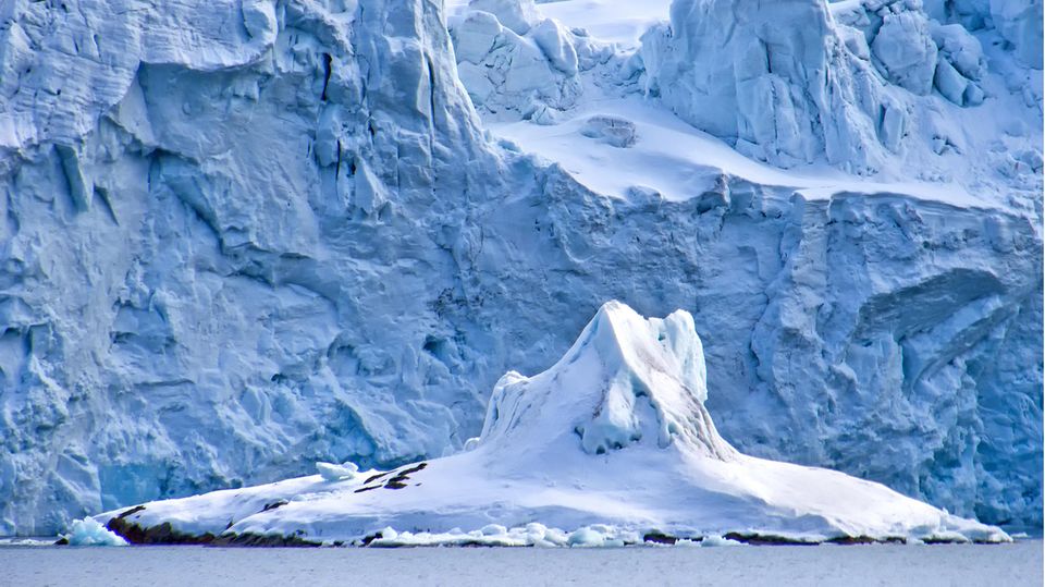 Schmelzendes Eis in der Arktis Schmelzendes Eis in der Arktis gilt als einer der Kipppunkte im Klimasystem.