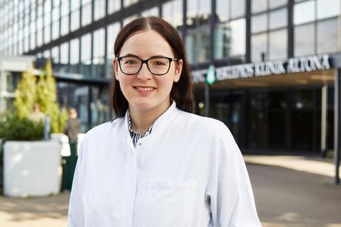 Privatdozentin Eva Christina Schwaneck, 39, leitet die Sektion für Rheumatologie und klinische Immunologie an der Asklepios Klinik Altona in Hamburg