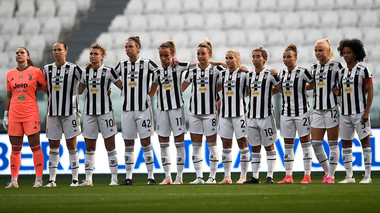 Juventus Turin apologizes for racist photo on Twitter