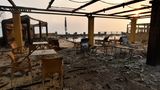 Olympia, Griechenland. Ein vom Feuer der Waldbrände zerstörtes Hotel im Dorf Lalas