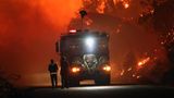 Manavgat, Türkei. Feuerwehrleute kämpfen in der Provinz Antalya gegen einen Waldbrand.  