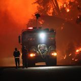 Manavgat, Türkei. Feuerwehrleute kämpfen in der Provinz Antalya gegen einen Waldbrand.  