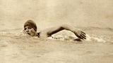 Gertrude Ederle durchschwimmt den Ärmelkanal