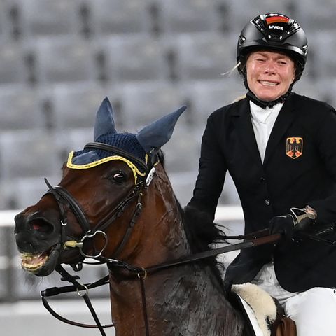 Annika Schleu aus Deutschland nach ihrer Disqualifikation. Ihr Pferd hatte mehrmals den Sprung verweigert.