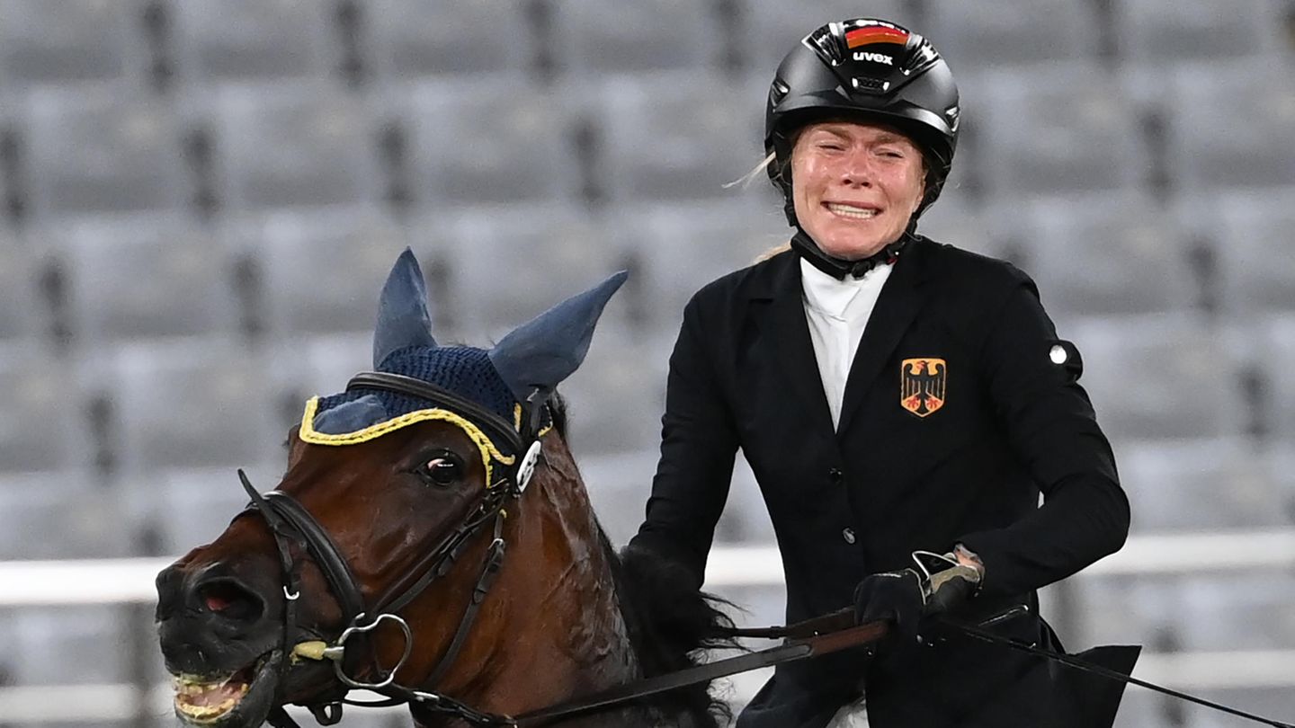 Annika Schleu aus Deutschland nach ihrer Disqualifikation. Ihr Pferd hatte mehrmals den Sprung verweigert.