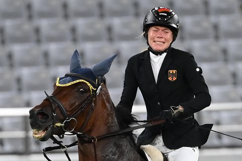 Annika Schleu aus Deutschland nach ihrer Disqualifikation. Ihr Pferd hatte mehrmals den Sprung verweigert.