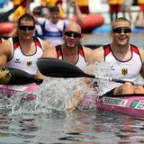 Kajak-Vierer aus Deutschland mit Max Rendschmidt, Ronald Rauhe, Tom Liebscher und Max Lemke (v.r.) jubeln über Gold