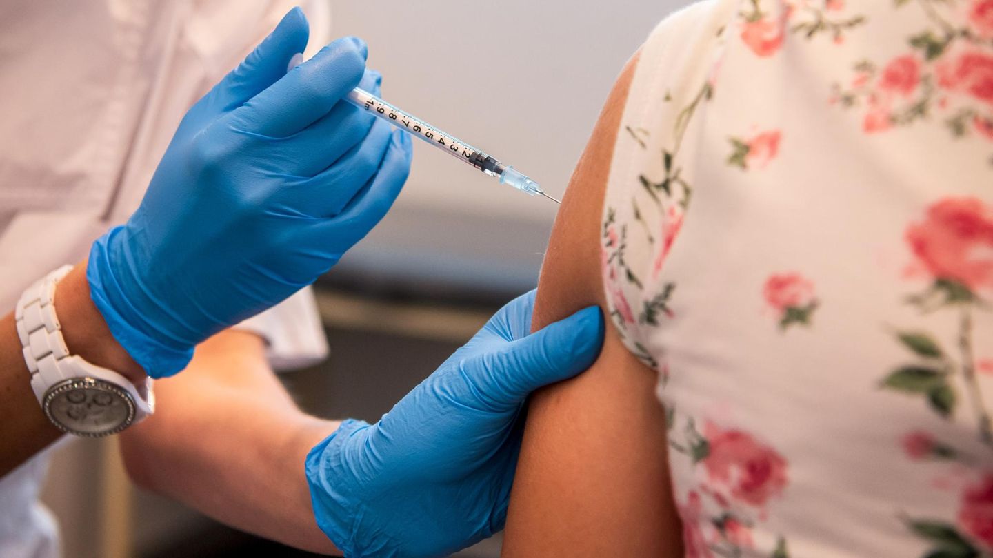 Corona vaccination: The background to the refresher – questions and answers Corona vaccination: The background to the refresher – questions and answers