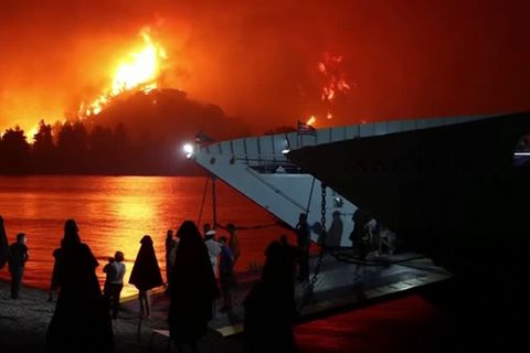 Video: Waldbrände verwüsten Griechenland