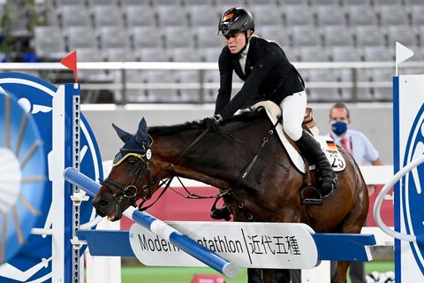 Annika Schleus (im Bild) größtes sportliches Drama ihrer Karriere bei den Olympischen Spielen in Tokio. Dressureiterin Anabel Balkenhol findet, dass Sportreiten im Modernen Fünfkampf nichts verloren hat.