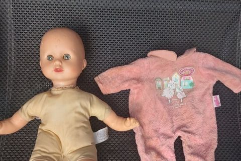 Die gereinigte Puppe aus dem Hochwassergebiet
