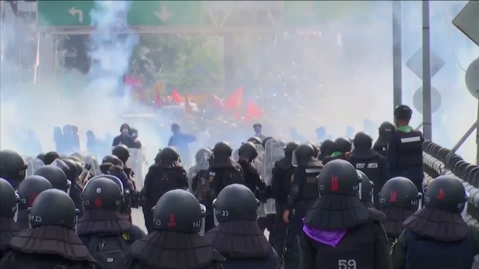 Video: Thailand: Gewalt bei Protesten gegen Regierung