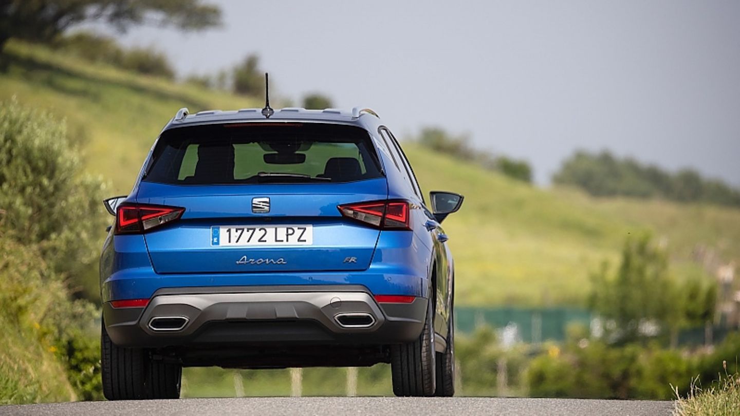 Driving right: Seat Arona FR: Rustic