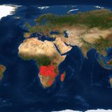 Hier sieht man das Flammeninferno vom 8. August 2021 weltweit. Jeder rote Punkt ist ein Brandherd. Die Nasa hat Satellitendaten auf einer Weltkarte auf ihrem frei zugänglichen Server FIRMS zusammengeführt. Das steht für "Fire Information for Ressource Management" und soll einen Überblick über die Waldbrandlage verschaffen.