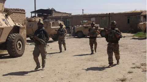 Afghanische Sicherheitskräfte in einem Dorf bei Kundus im Kampf gegen die Taliban