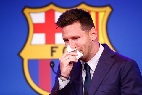 Lionel Messi unter Tränen bei einer Pressekonferenz zu seinem Abschied vom FC Barcelona