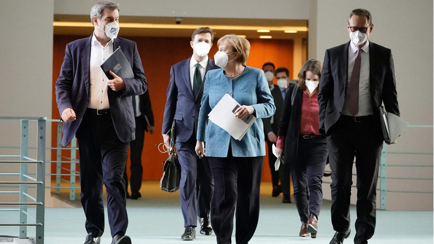 Bundeskanzlerin Angela Merkel nach einer Ministerpräsidentenkonferenz zur Coronalage in Deutschland