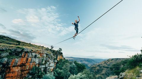 Nein, dies ist nicht die Autorin des Textes. Sie übt zurzeit noch in Bodennähe …