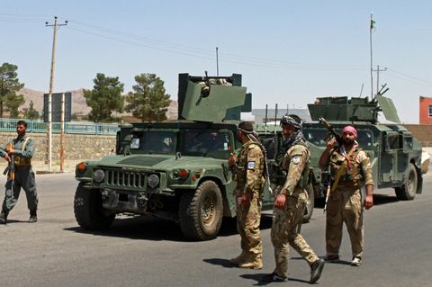 Afghanische Sicherheitskräfte patrouillieren in Herat, nachdem Taliban die Stadt angegriffen haben